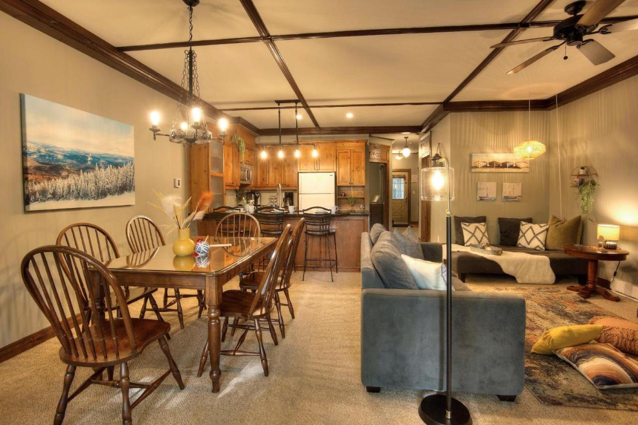 Les Manoirs Wpool & Hot Tub Near Village 110-7